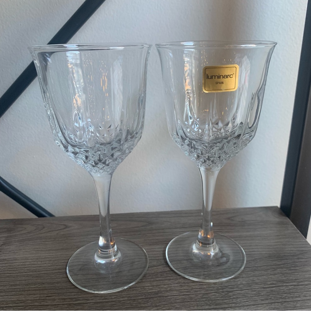 Crystal Luminarc Spain Stemmed Wine Glasses Diamond Cut Set of 2  5.75” Tall